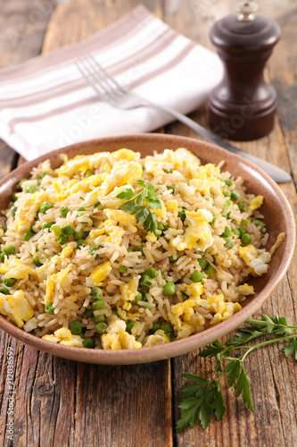 fried rice with pea and egg