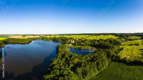 Bild auf Leinwand Hotel Schloss Ulrichshusen mit Ulrichshuser See, Schwinkendorf, Mecklenburgische