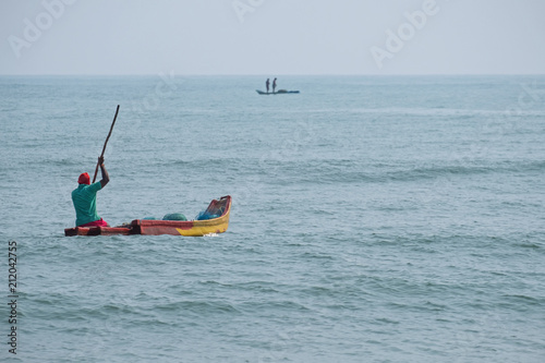 An inshore fisherman putting out to sea off the Coromandel coast on the Bay of Bengal. The main catches within the fishery are pomfrets and prawns © pjhpix