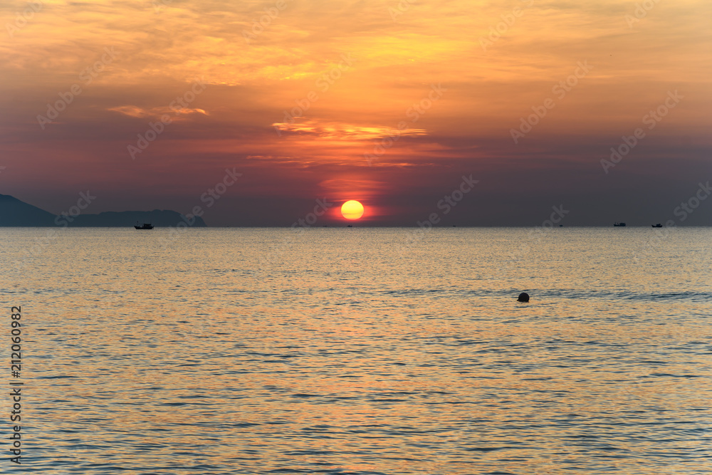 Obraz premium Good Morning Vietnam - Sunrise over the South China Sea
