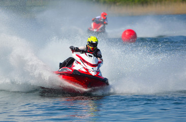 Acrylglasbilder Wasser Motorsport Jetski-Rennen mit spritzender Gischtwolke  © harlequin9