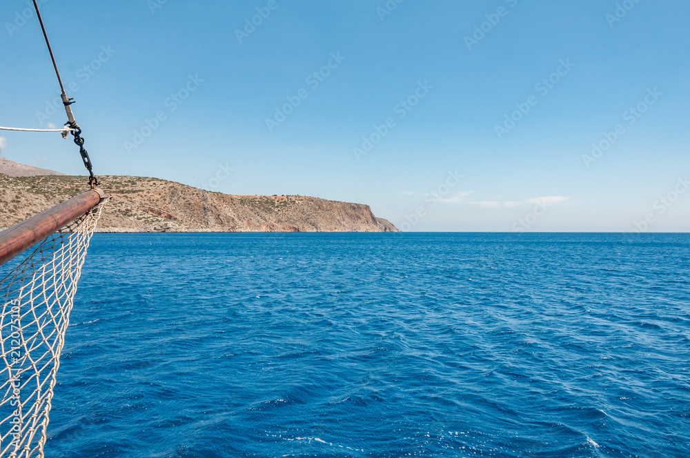 front of sailing ship with sea