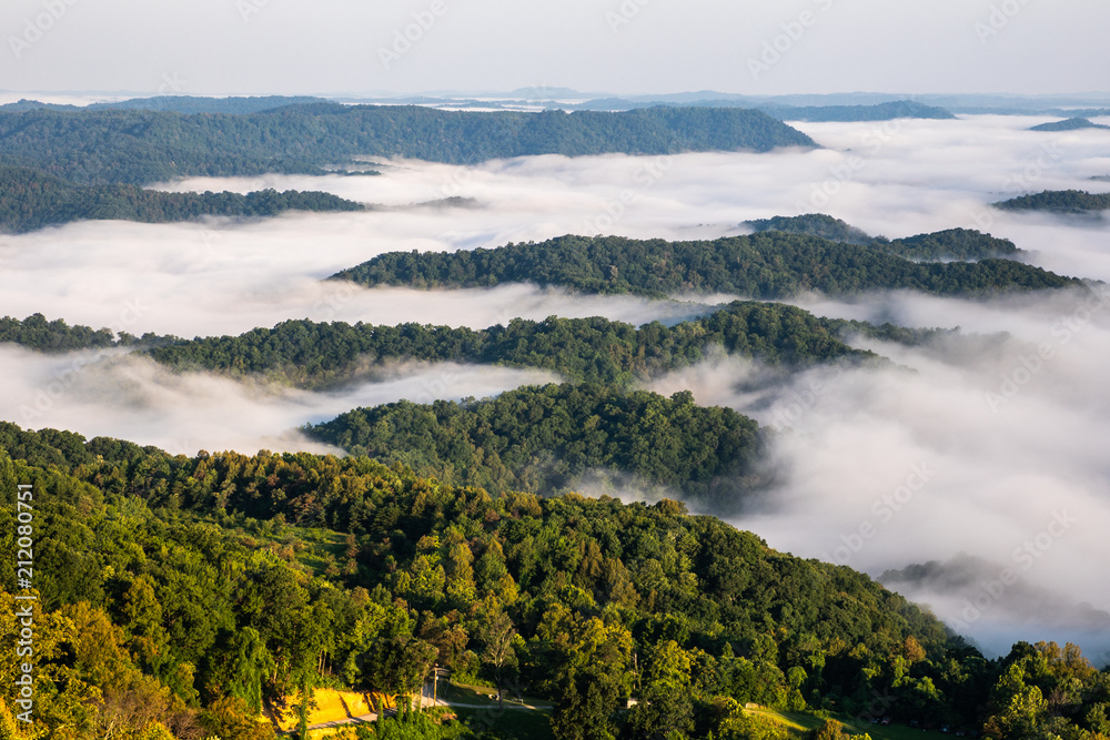 Obraz premium Morning Fog and Mountains