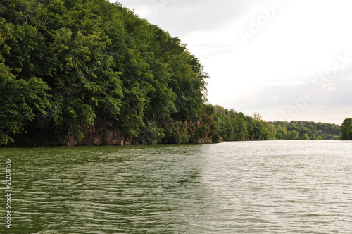 Felsen am Ufer Teterev in Schytomyr, Ukraine photo