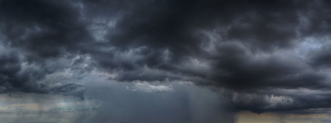 Keuken achterwand Onweer Lokale onweersbui boven vlak landschap  © oraziopuccio