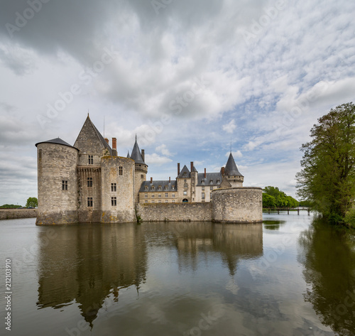 The chateau of Sully sur Loire dates from the end of the 14th century and is a prime example of medieval fortress