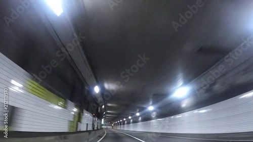 日本の道路、首都高速道路のトンネル車窓