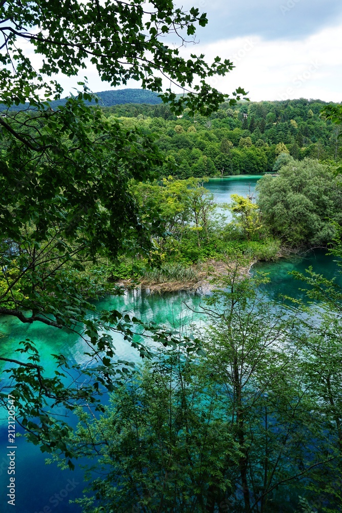Fototapeta premium Wasserfall bei den Plitwitzer Seen in Kroartien