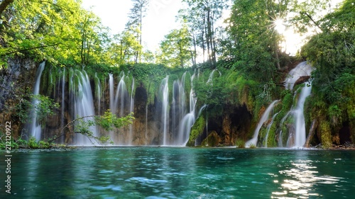 Fototapeta Naklejka Na Ścianę i Meble -  Wasserfall bei den Plitwitzer Seen in Kroartien