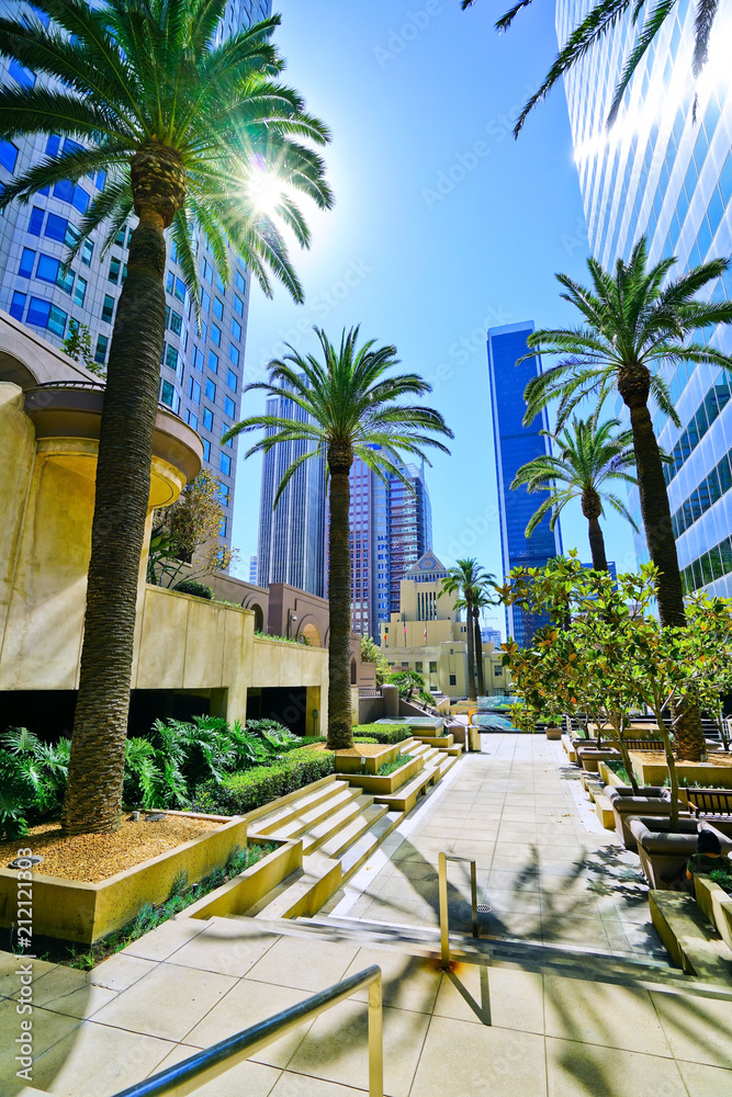 Fototapeta premium View of the office buildings in the financial district in Los Angeles on a sunny day.