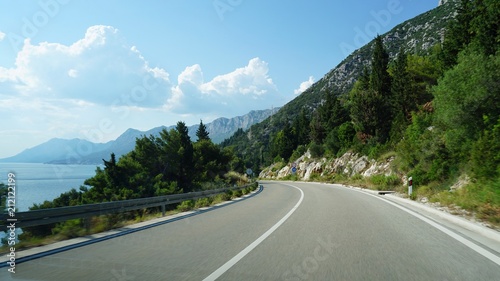 Landstraße in Kroatien an der Mittelmeer Küste