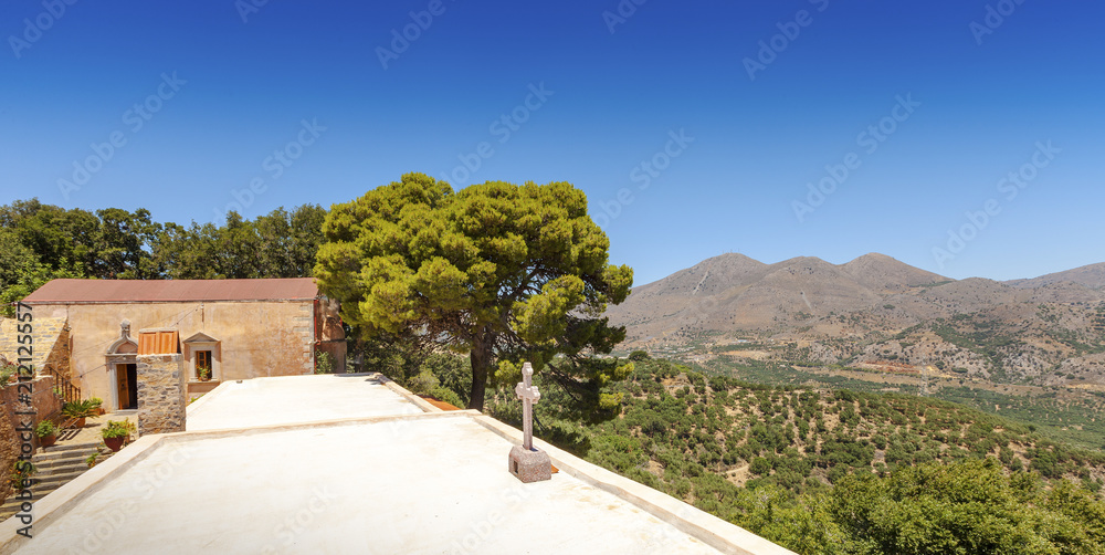Obraz premium Panoramic view of the landscape from the monastery of Kremaston, Crete, Greece