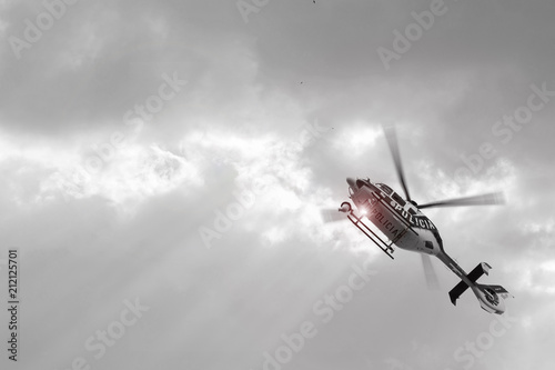 Fototapeta Naklejka Na Ścianę i Meble -  Helicóptero Policía Nacional Española sobrevolando la ciudad