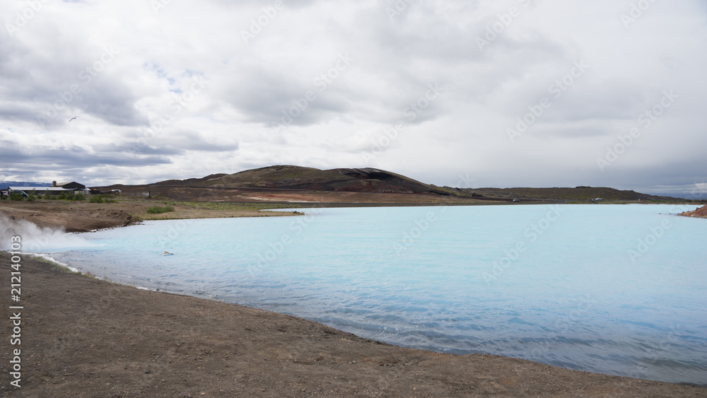 Landschaft mit Fumarole beim Mývatn Nature Bath / Kieselgurwerk in Nord-Island