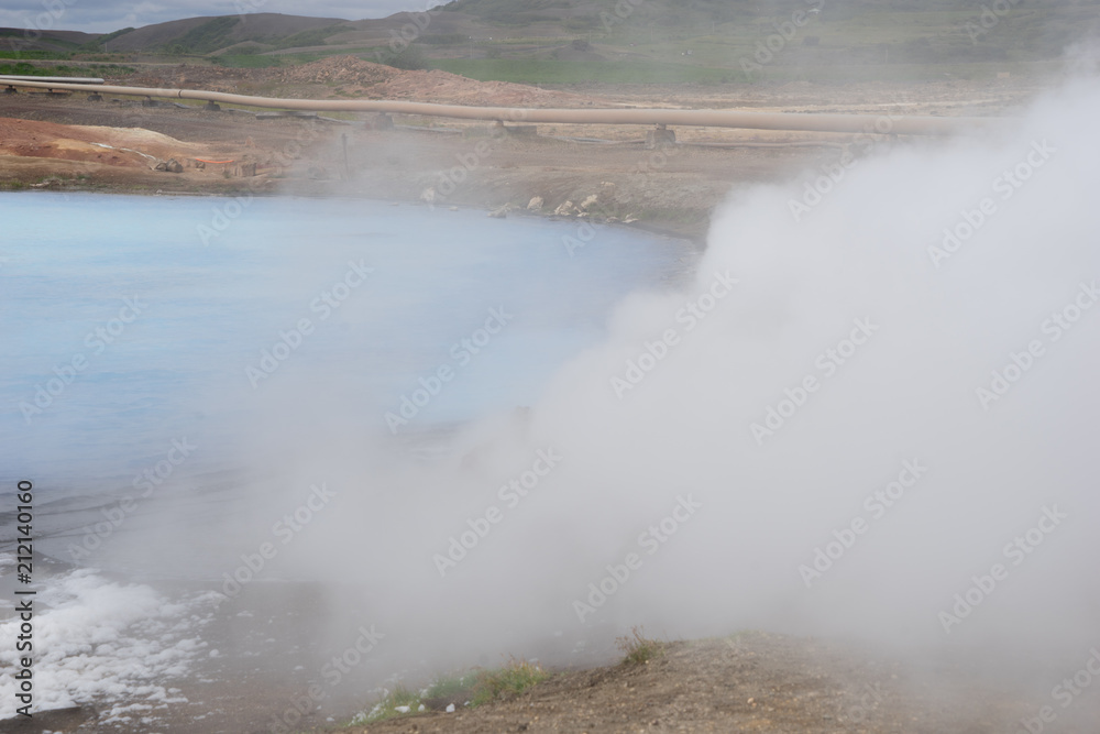 Landschaft mit Fumarole beim Mývatn Nature Bath / Kieselgurwerk in Nord-Island