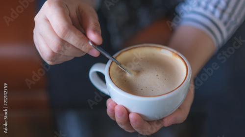 Canvastavla Stirring Hot Coffee