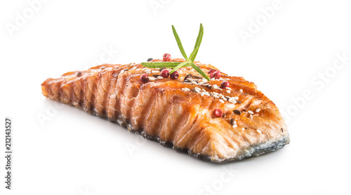 Photo Grilled salmon fillet with sesame herb and pepper.