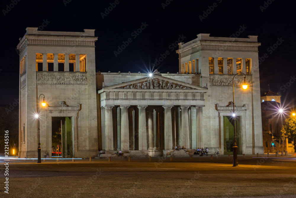 Obraz premium königsplatz in der nacht