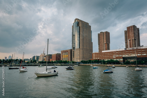 Boats and buildings along the Hudson River in Tribeca, Manhattan, New York City. © jonbilous