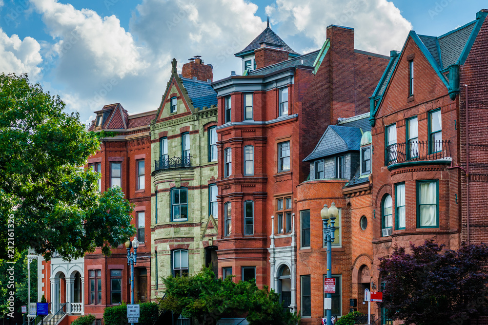 Fototapeta premium Houses at Logan Circle, in Washington, DC.