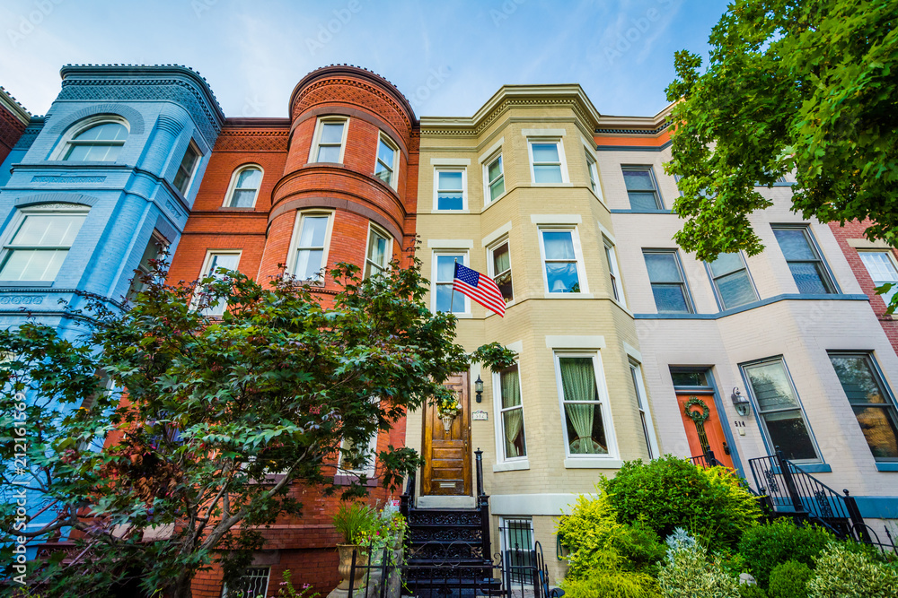 Fototapeta premium Row houses at Seward Square, in Capitol Hill, Washington, DC.