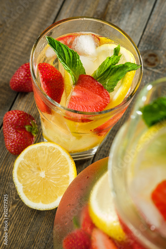 Lemonade with lemon and strawberry, mint and ice