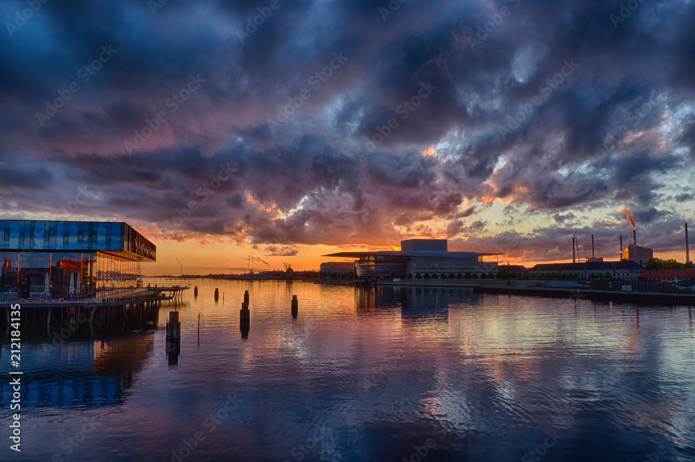 Sonnenaufgang im Hafen von Kopenhagen Sonnenaufgang im Hafen von Kopenhagen