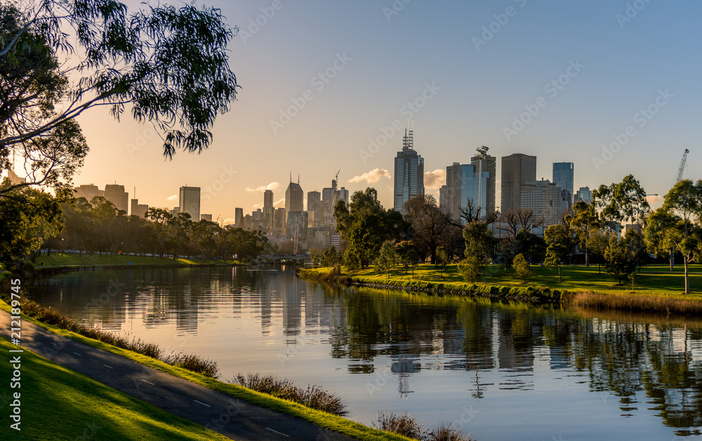 Naklejka premium Melbourne City Skyline and Yarra River