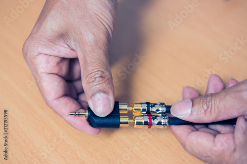 Hand plugs RCA cable to 3.5 mm audio stereo jack
