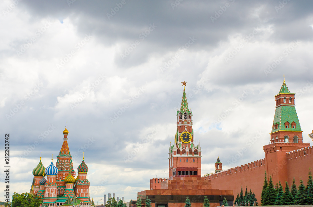 Fototapeta premium Cathedral of St. Basil the Blessed, Spassky Tower and the Mausoleum