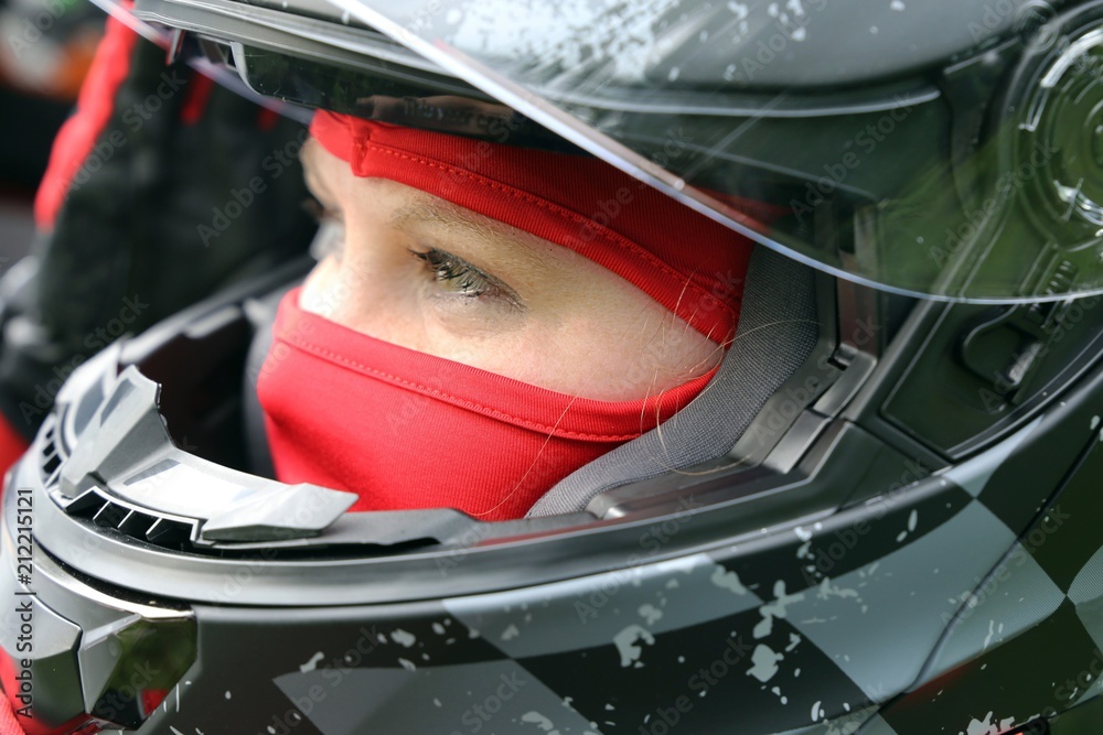 Rennfahrerin mit Helm und Sturmhaube Stock-Foto | Adobe Stock