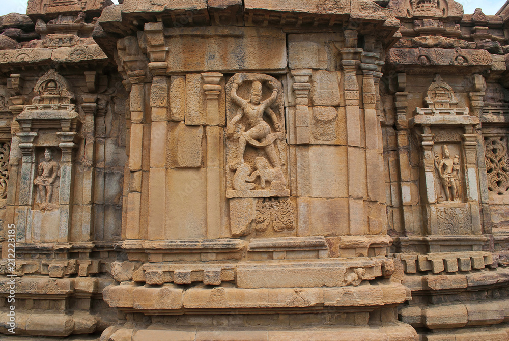 Pillared dev-koshthas on the southern mukha mandapa depicting figures of Shiva, Mallikarjuna Temple, Pattadakal temple complex, Pattadakal, Karnataka