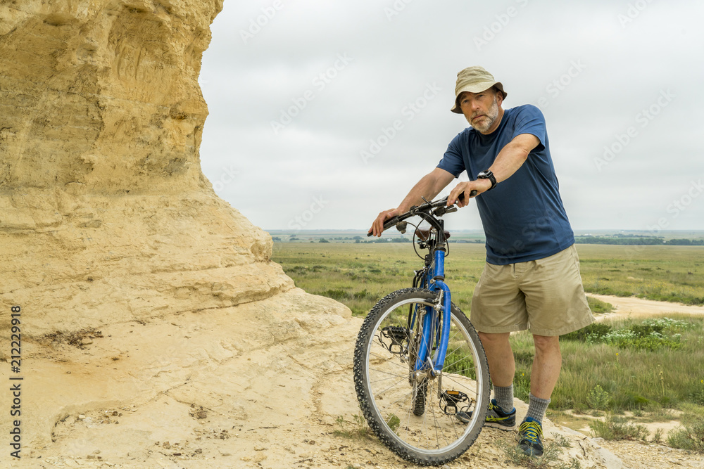 Fototapeta premium Senior male with a mountain bike