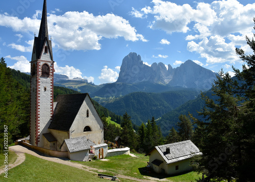 Kirche Sankt Jakob im Groedner Tal; Dolomiten; Suedtirol; photo