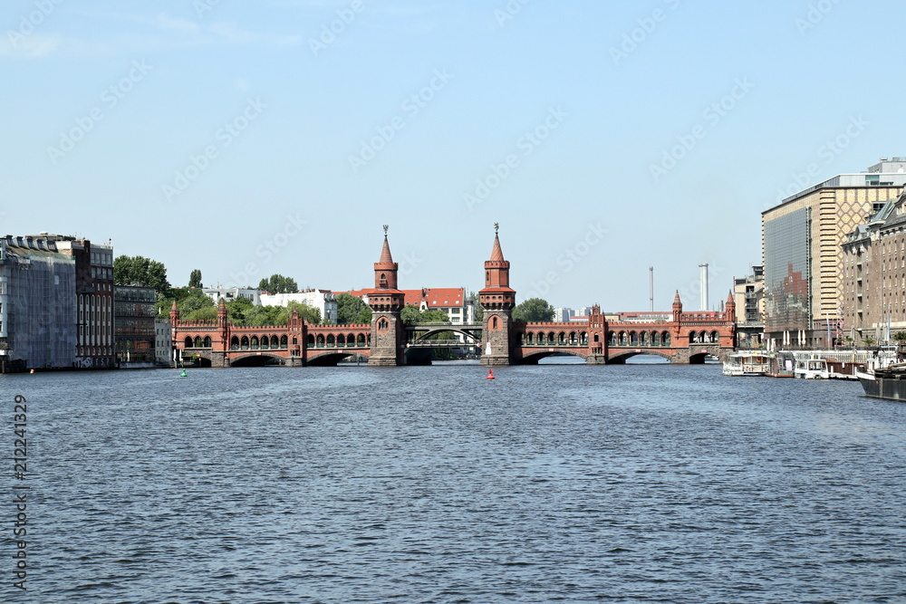 Naklejka premium Uferbebauung Spree Berlin