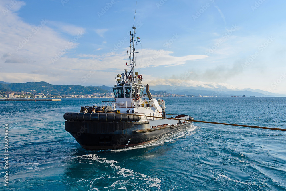 Fototapeta premium Tug boat with towing rope