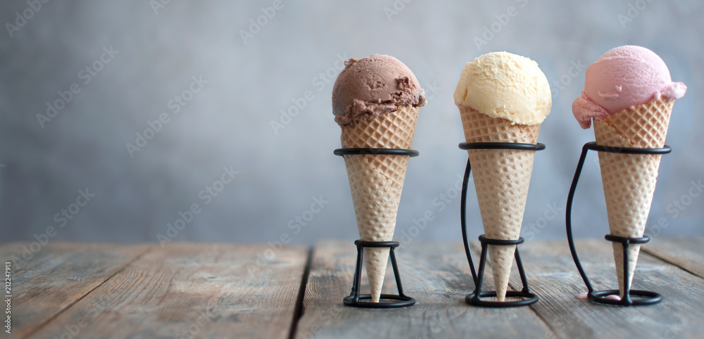Ice cream cones - obrazy, fototapety, plakaty 