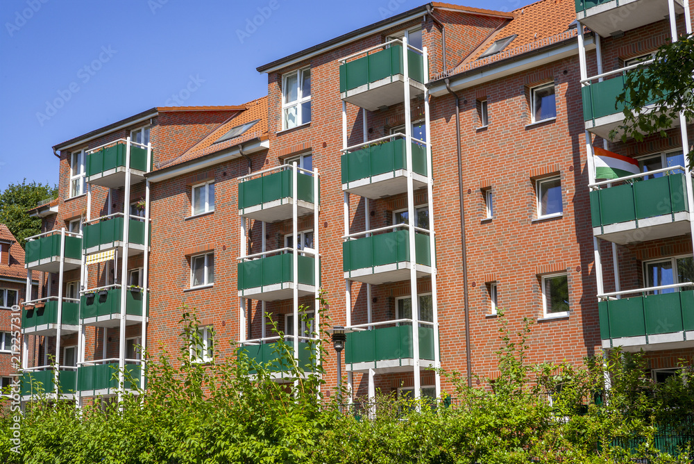 Fassade eines modernen Wohngebäudes in Hamburg, Deutschland