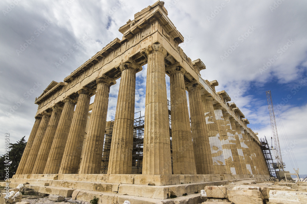 Inside the old Acropolis, dedicated to the goddess Athena, the Parthenon is one of the most symbolic Doric style temples that remains standing in Greece