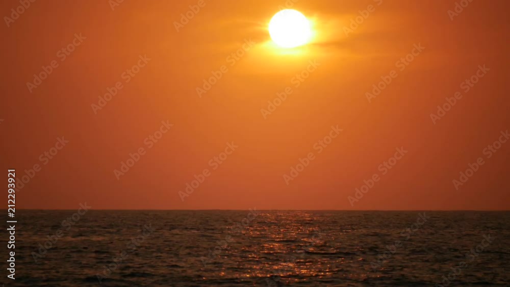 Timelapse of the sun setting over the ocean in 4K Timelapse of the sun setting over the ocean in 4K