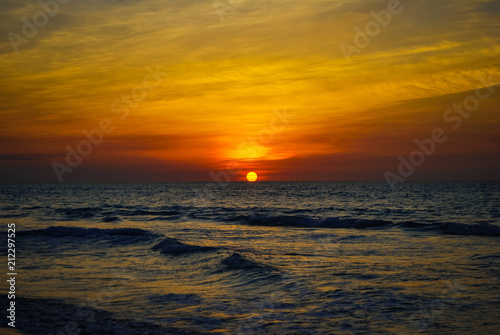 Sonnenuntergang über dem Meer © juergen_1980