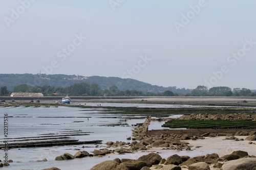 parcs    hu  tres    Saint-Vaast-la-Hougue devant l   le de Tatihou Normandie Cotentin Manche