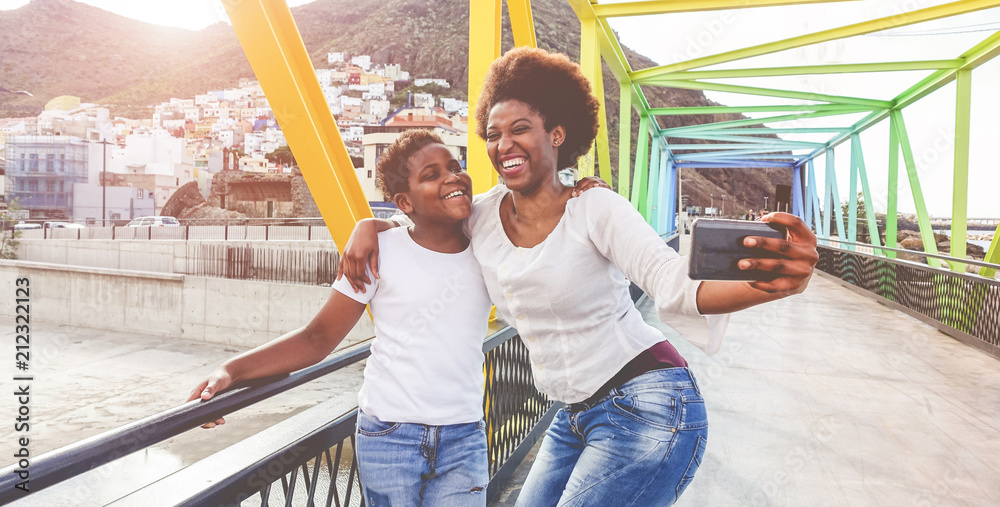Obraz premium Happy young mother having fun with her child in summersunny day