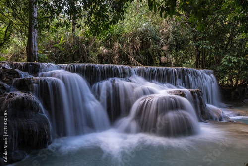 Fototapeta Naklejka Na Ścianę i Meble -  Laos - Luang Prabang - Tat Kuang Si Wasserfälle