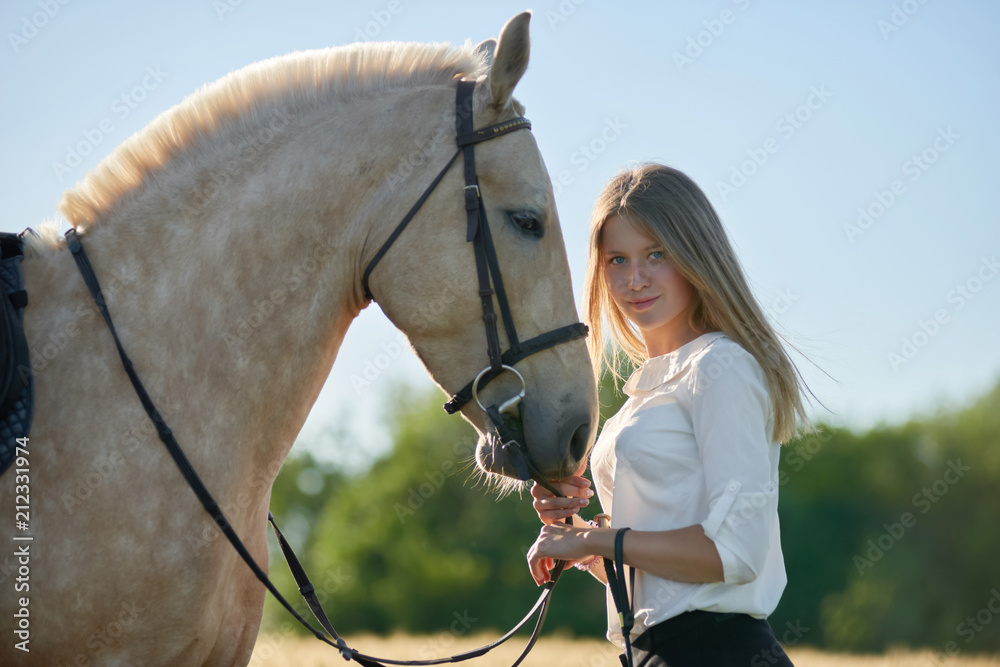 Obraz premium a girl with a horse