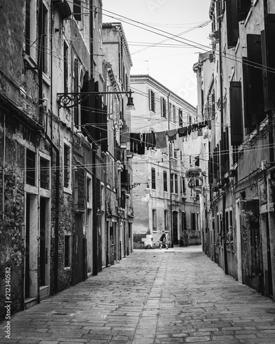 Fototapeta Naklejka Na Ścianę i Meble -  Walking the streets of Venice, Italy