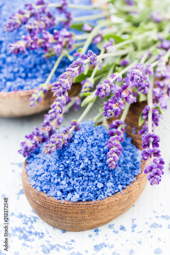 Fototapeta Naklejka Na Ścianę i Meble -  Essential lavender salt with flowers top view.