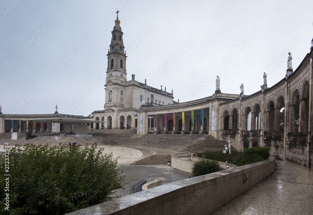 Obraz premium The Sanctuary of Fatima. Square and Basilica of Our Lady of Fatima during the bad weather