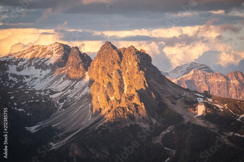 Fototapeta Naklejka Na Ścianę i Meble -  Mountains Lakes and Nature in the Dolomites, Italy