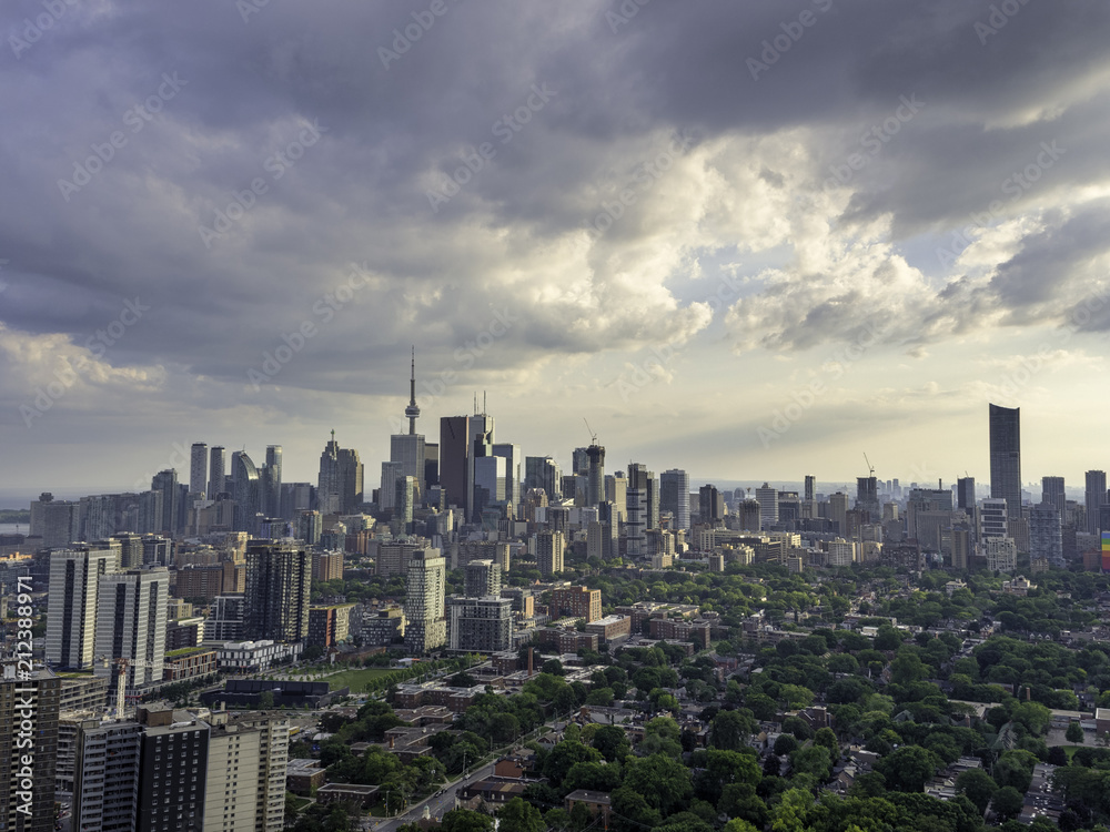 Fototapeta premium Widok z lotu ptaka miasta Toronto z góry, Toronto, Ontario, Kanada